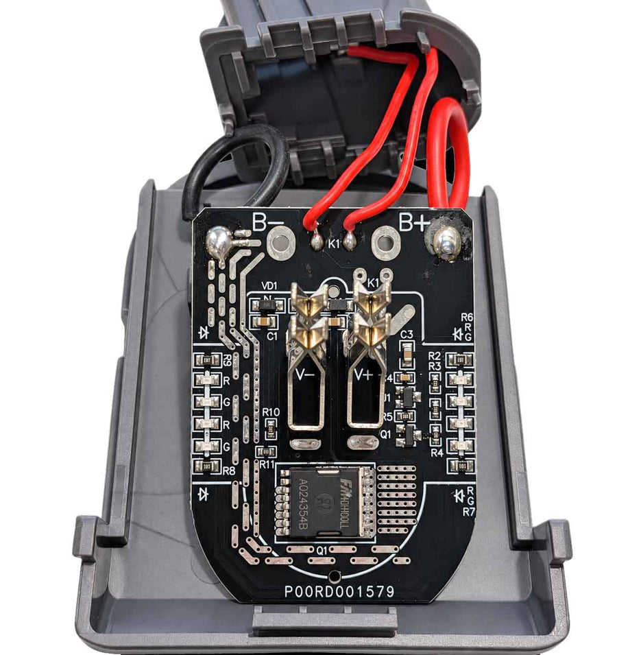 Bosch 18V GBA (Blue) to Dyson V7 battery adapter: Inside the adapter